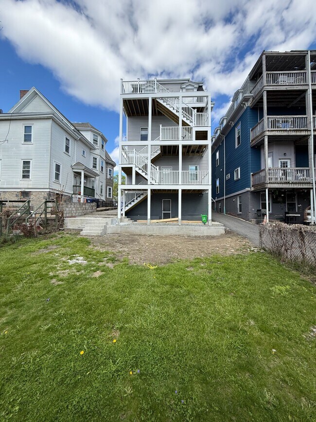 Building Photo - 171 Trenton St