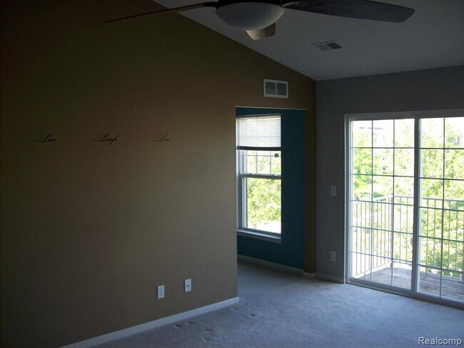 Building Photo - 2249 Arcadia Dr