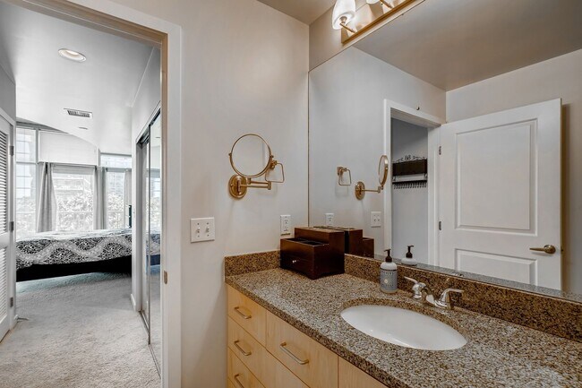 Building Photo - INCREDIBLE Riverfront Park Condo- 1BD/1BA ...