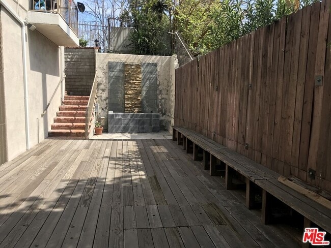 Building Photo - 4189 Vineland Ave