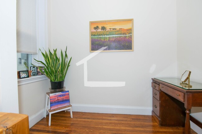 Building Photo - Beautifully updated 1 bed in Brighton.
