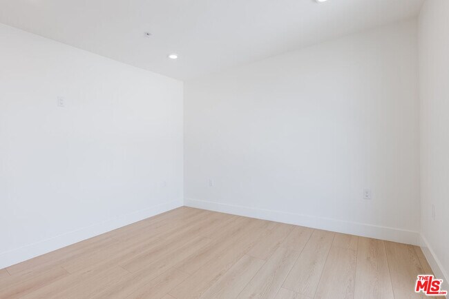 Building Photo - 8561 Belmont St