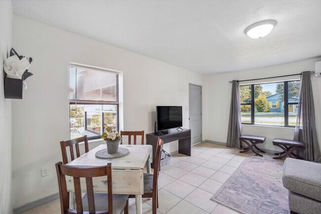 Building Photo - 662 Callahan St