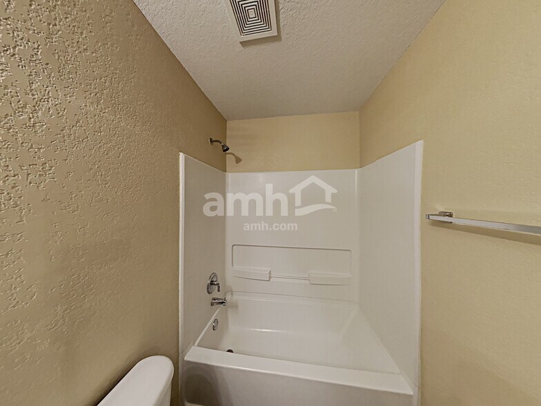 Building Photo - 12322 Mountain Pne