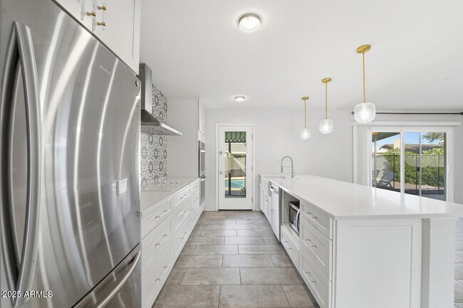 Building Photo - 1644 E Broadmor Dr