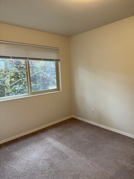 Building Photo - 8532 Phinney Ave N