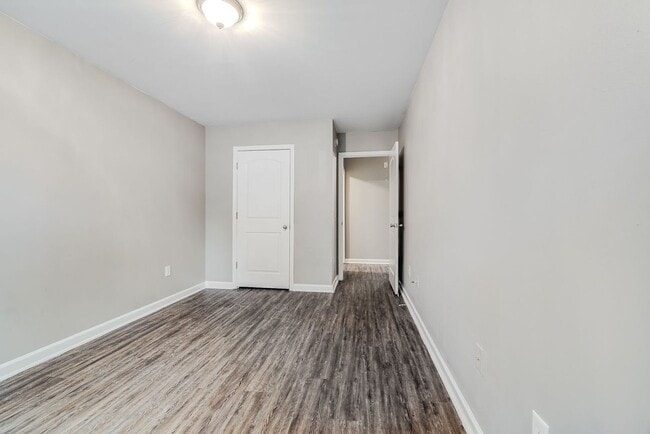 Building Photo - Charming 3BR Home/ Fenced Yard Convenient & Comfortable Living