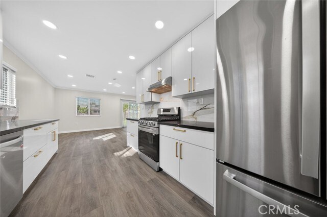 Building Photo - 15753 Cohasset St