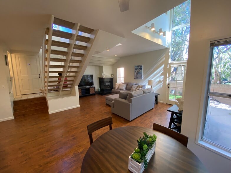 Living room - 142 Monterey Blvd