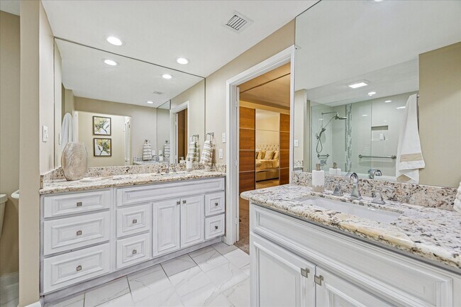 Building Photo - 49 Briar Hollow Ln