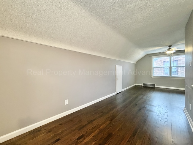 Building Photo - Updated Royal Oak Bungalow Minutes from Downtown