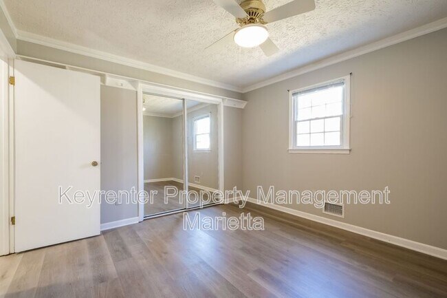 Building Photo - 480 Debra Dr