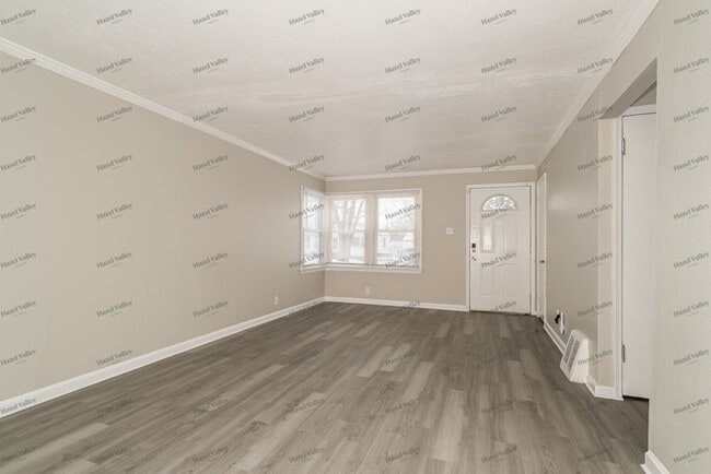 Building Photo - 1147 Darr Dr