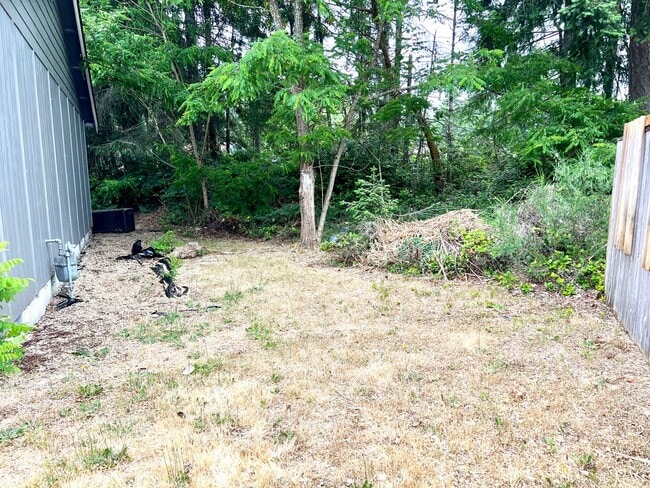 Building Photo - Remodeled 3-Bedroom Duplex Home in North G...