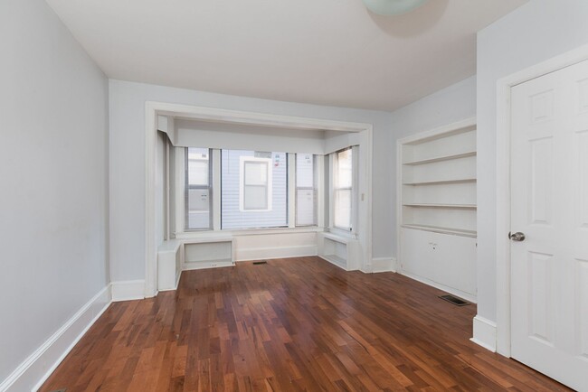 Primary Photo - 1371 Chapel St