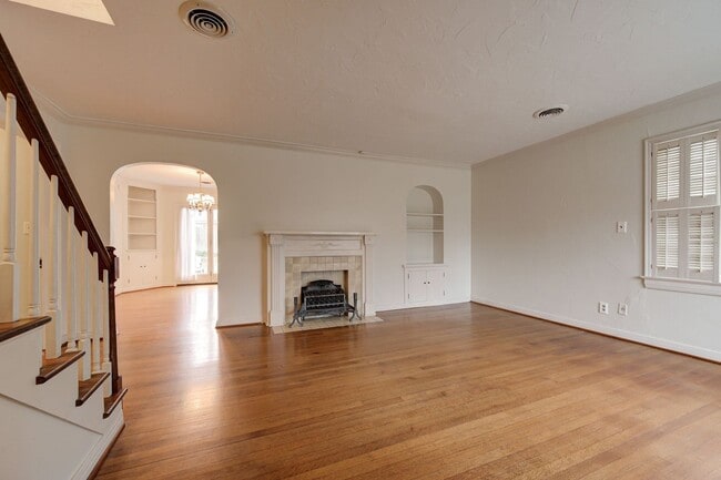 Building Photo - Remodeled 4BD/3BTH With a Single Car Garage Home Near Penn Square Mall and Classen Curve