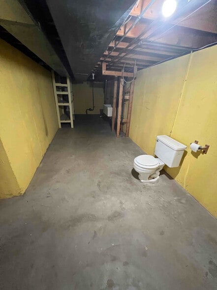 Building Photo - 1827 Sahara Ct