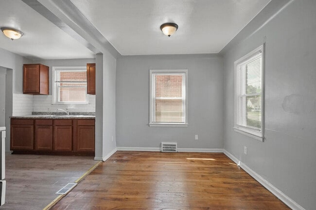 Building Photo - 18278 Manor