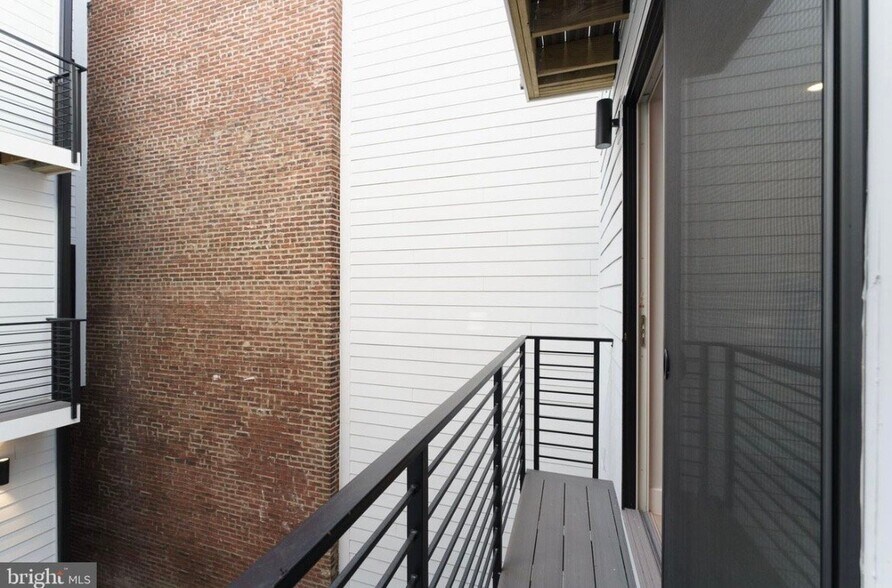 Building Photo - 1112 6th St NW