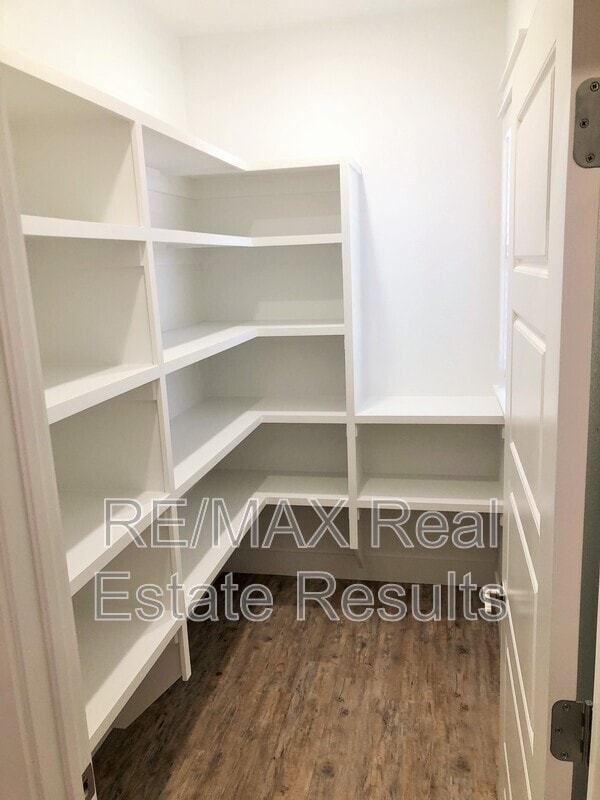 Building Photo - 1713 Tracey Rd