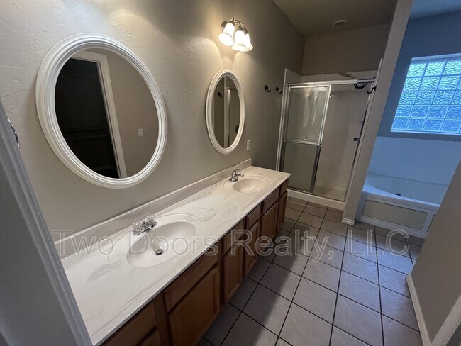 Building Photo - 2321 SW 94th St