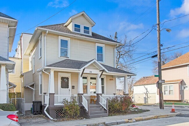 Building Photo - Spacious Single Family Home In York City!