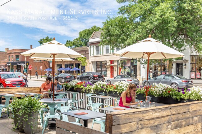 Building Photo - Newer Construction Prime Southport Corrido...