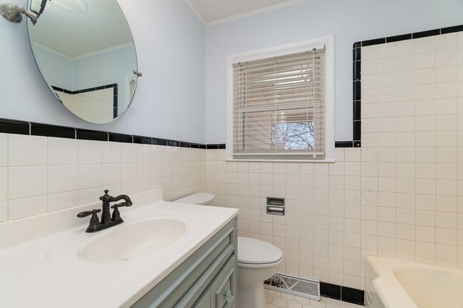 Building Photo - MOVE-IN READY!