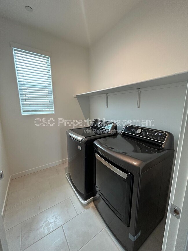 Building Photo - 711 Robert Ave