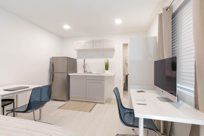 Building Photo - 1826 Jefferson St