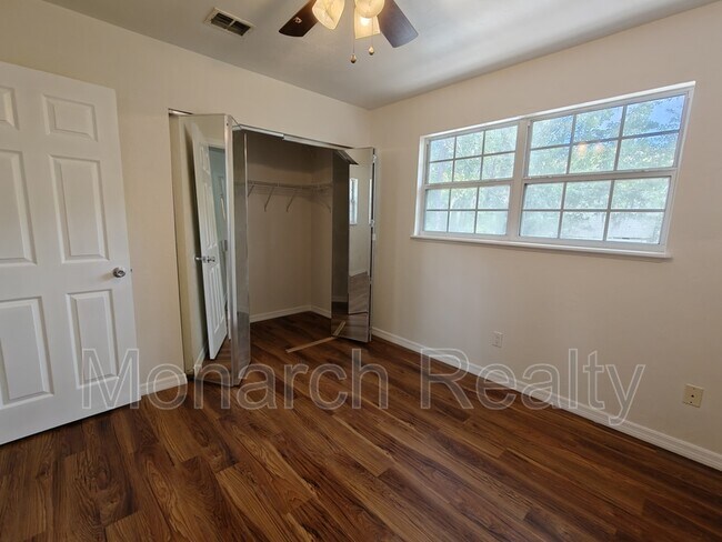 Building Photo - 620 SW 10th Ln