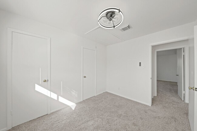 Building Photo - 7949 Ellinger Ln