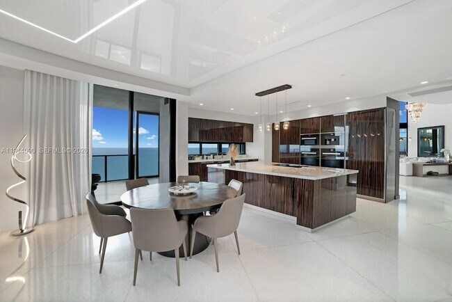 Building Photo - 18555 Collins Ave