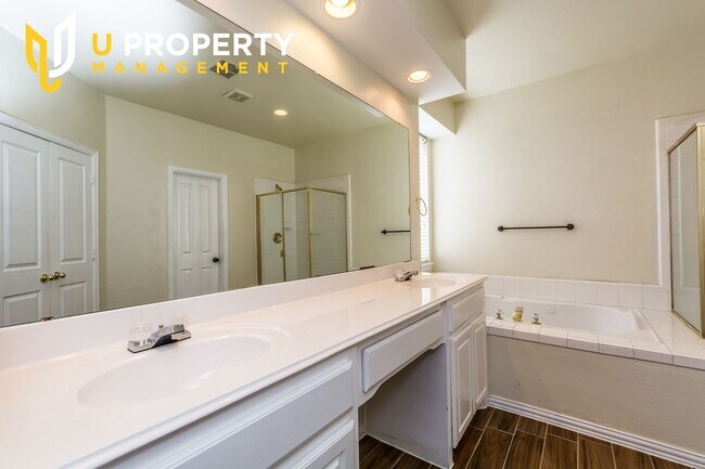 Building Photo - 6 Bedrooms, 3 garage space house. US75 & A...