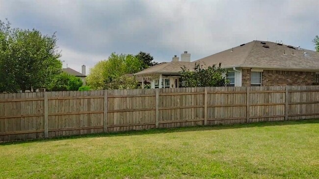 Building Photo - 3109 Lynnbrook Dr