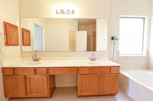 Building Photo - 25719 Westbourne Dr