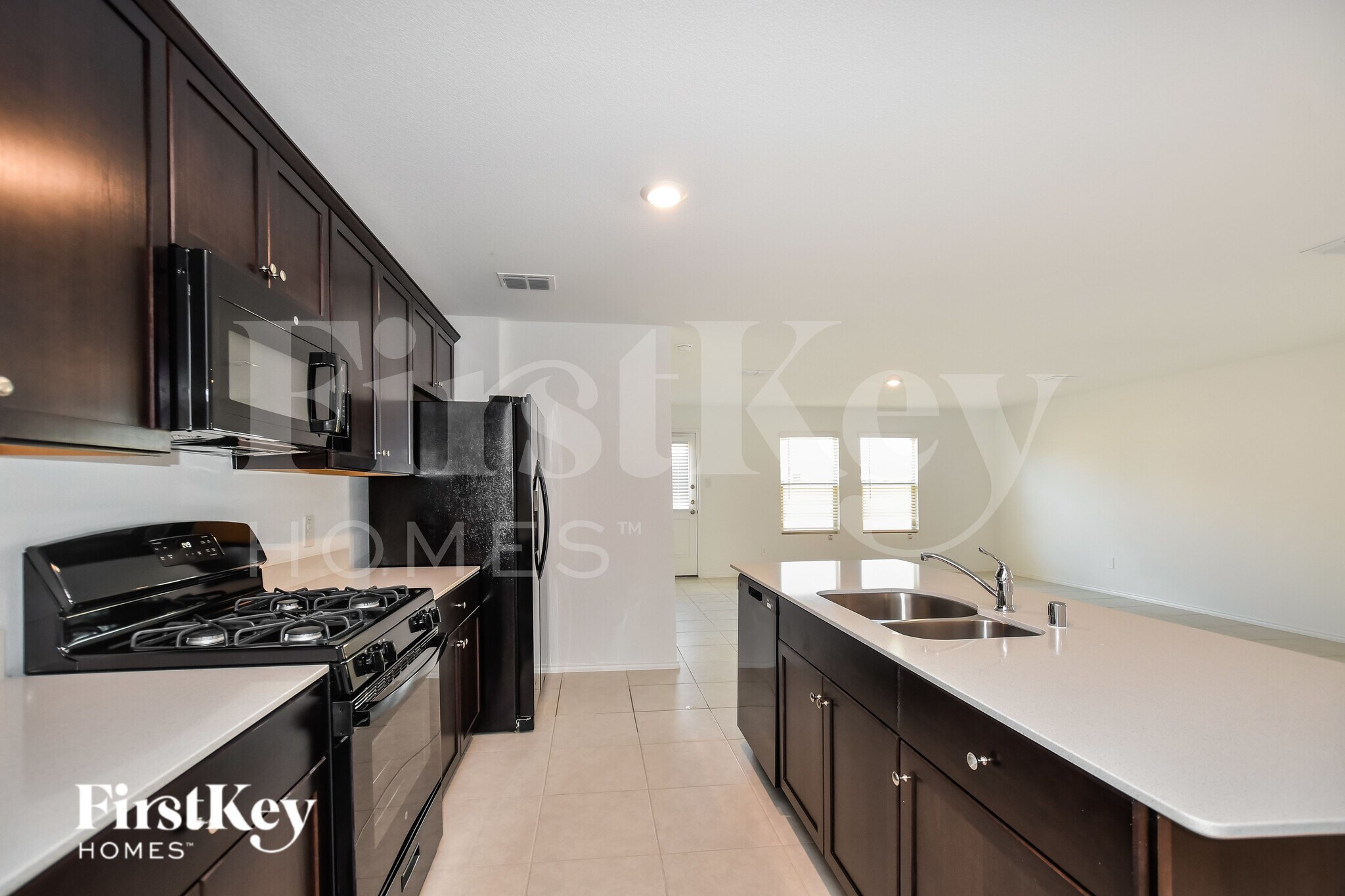 Building Photo - 1061 Crestview Dr