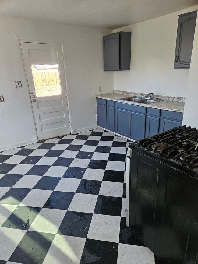 Building Photo - CARLTON