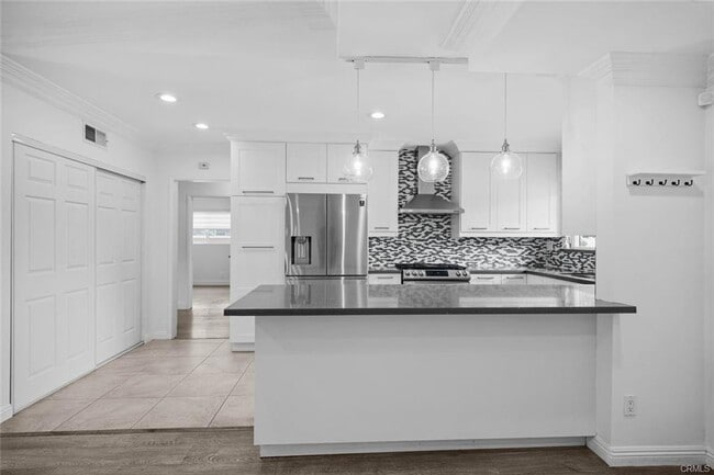 Building Photo - 10515 Valjean Ave