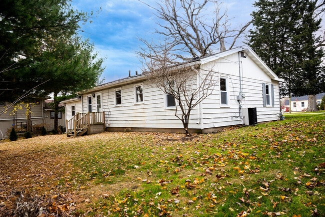 Building Photo - 138 Oak Ln