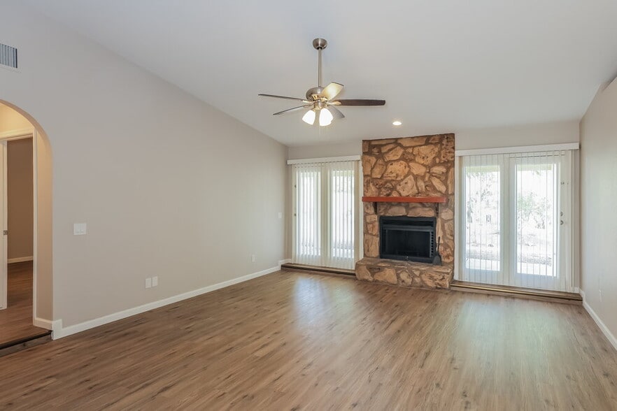 Building Photo - 14826 N Briarwood Dr