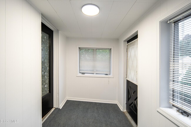 Building Photo - 37 Undine St