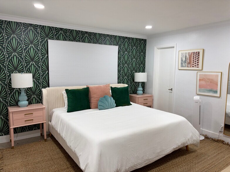 Building Photo - 305 NE 27th St