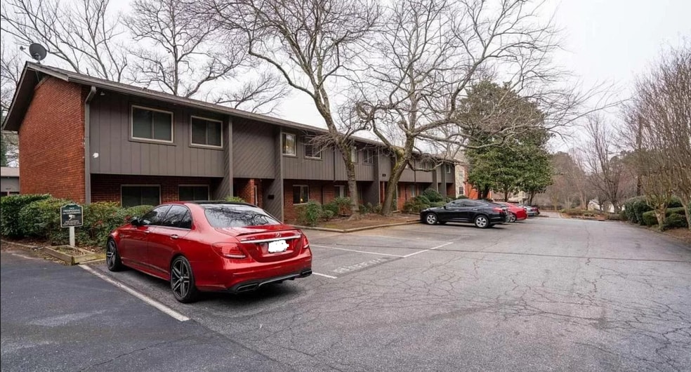 Parking - 1620 Briarcliff Rd NE