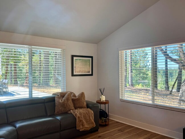 Building Photo - 4425 Sierra Springs Dr
