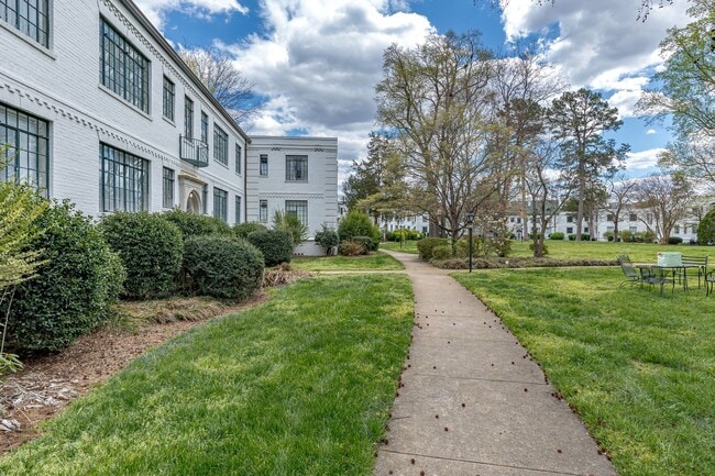 Building Photo - Beautiful 1 Bed 1 Bath near Moses Cone and...