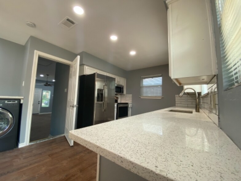 Building Photo - 309 Dover Dr