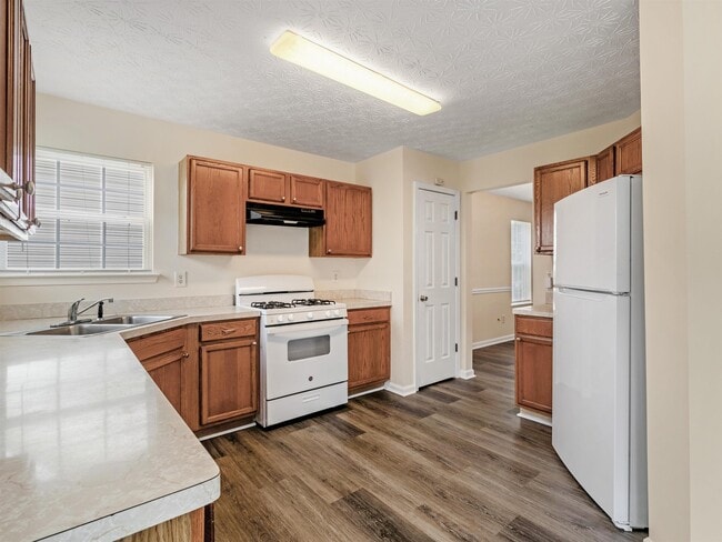 Building Photo - 310 Sarasota Ln