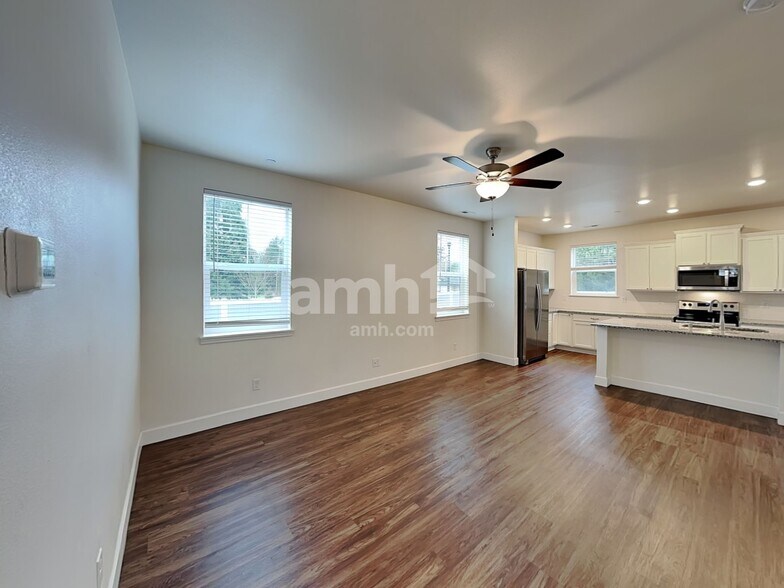 Building Photo - 10601 136th St Ct E