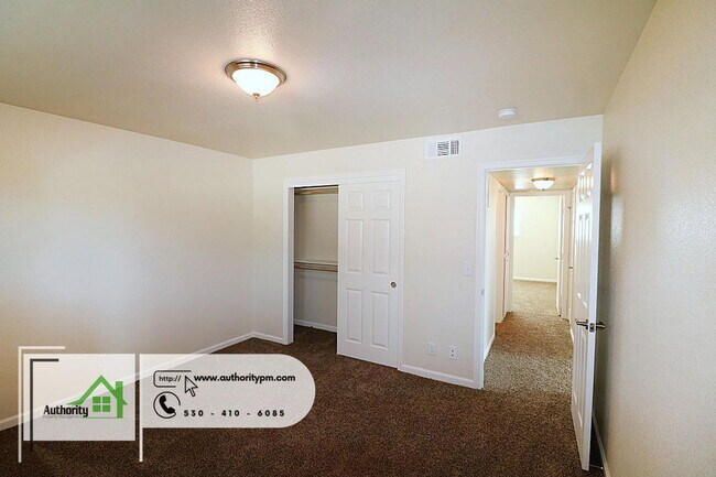 Building Photo - 4445 Dogwood Ln